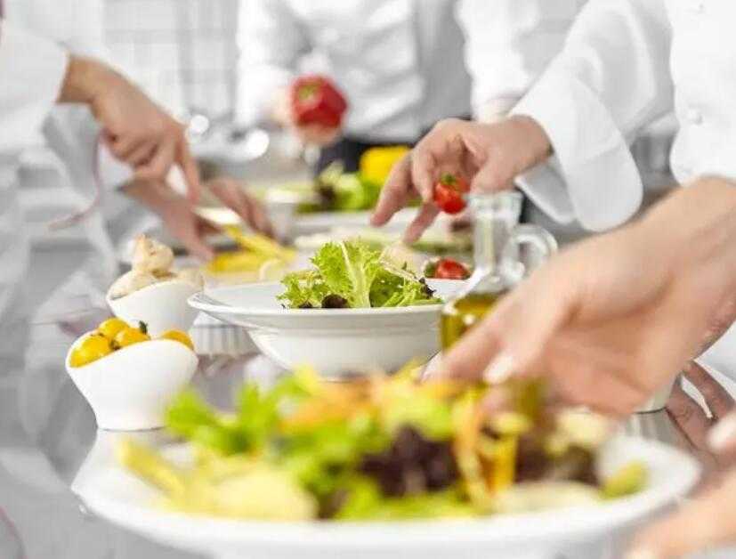 預(yù)制菜包裝機(jī)：提高效率、保持新鮮度的利器