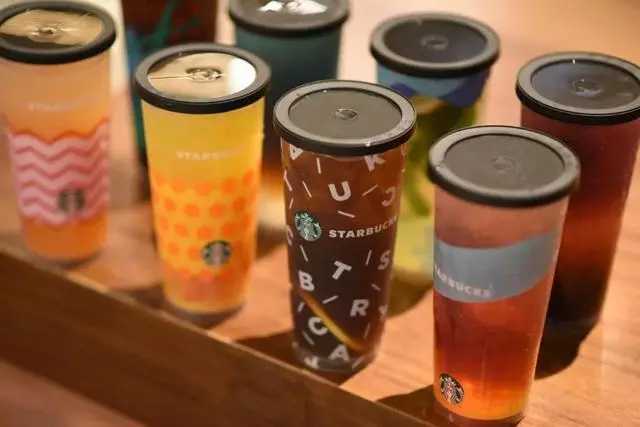 冰球革命，高效生產(chǎn)：大型杯裝冰球包裝設(shè)備助力飲料企業(yè)創(chuàng)新升級