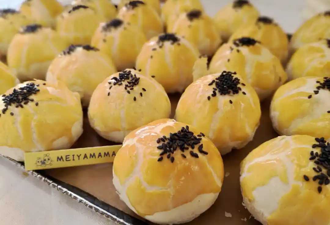 蛋黃酥月餅包裝機——傳統(tǒng)美味的現(xiàn)代封裝，守護經(jīng)典，傳遞心意