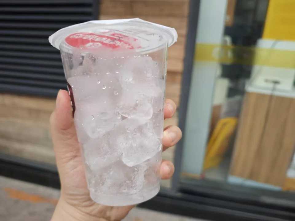 創(chuàng)新自動(dòng)化冰杯生產(chǎn)線——飲品行業(yè)的革命性變革，開啟智能生產(chǎn)新時(shí)代