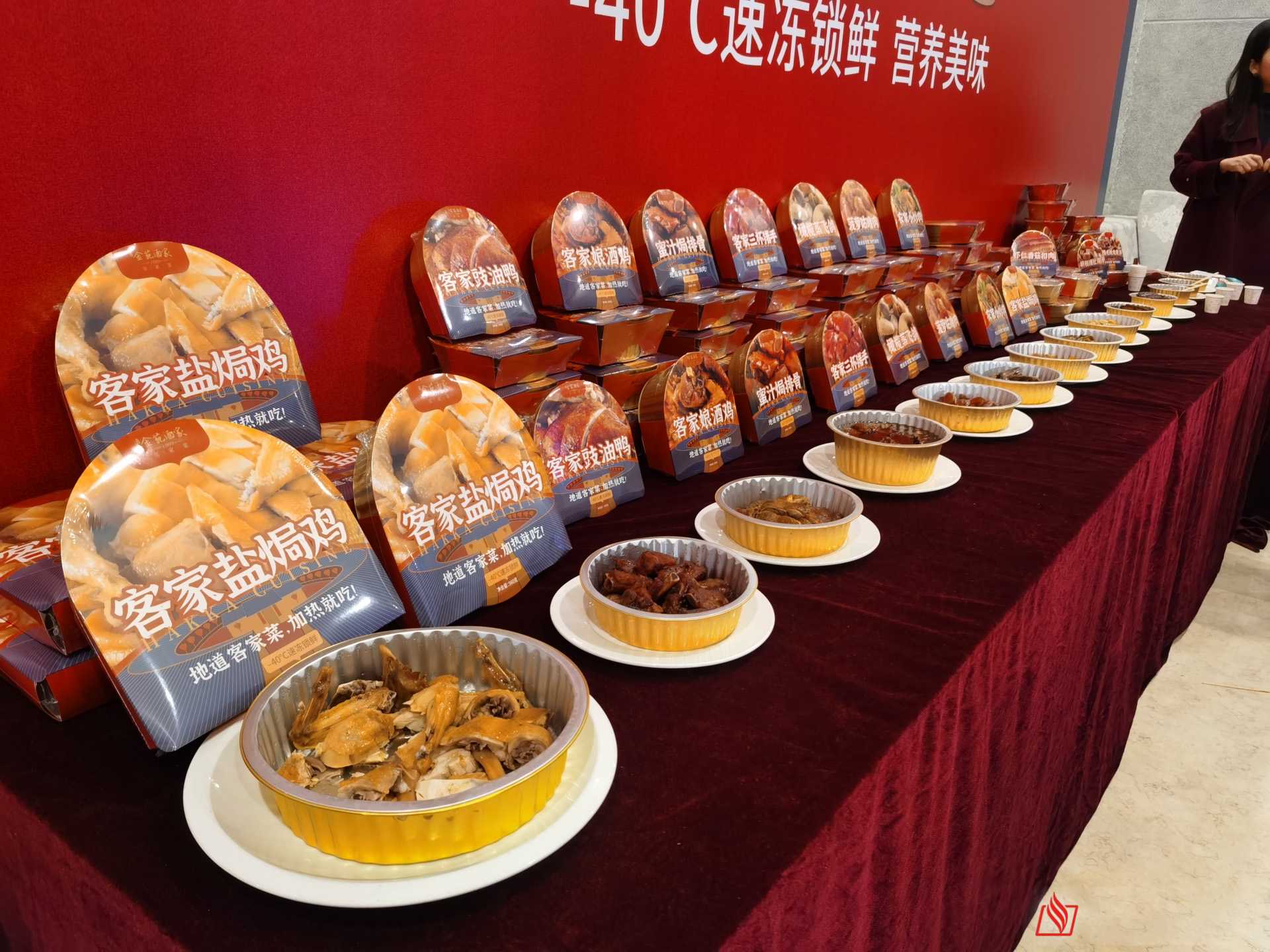 預(yù)制菜鎖鮮革命！一臺 “會呼吸” 的包裝機(jī)如何讓料理包媲美現(xiàn)做？