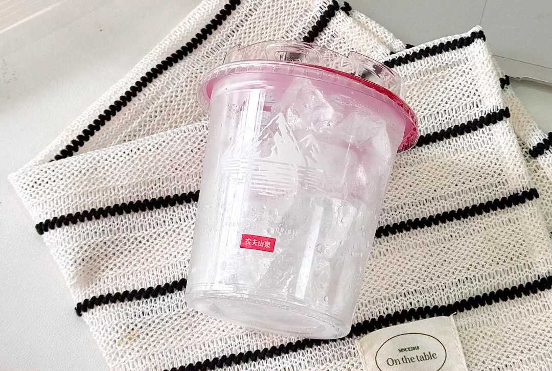 專為量產(chǎn)而生！呂工機(jī)械推出柔性化全自動(dòng)食用冰杯灌裝系統(tǒng)