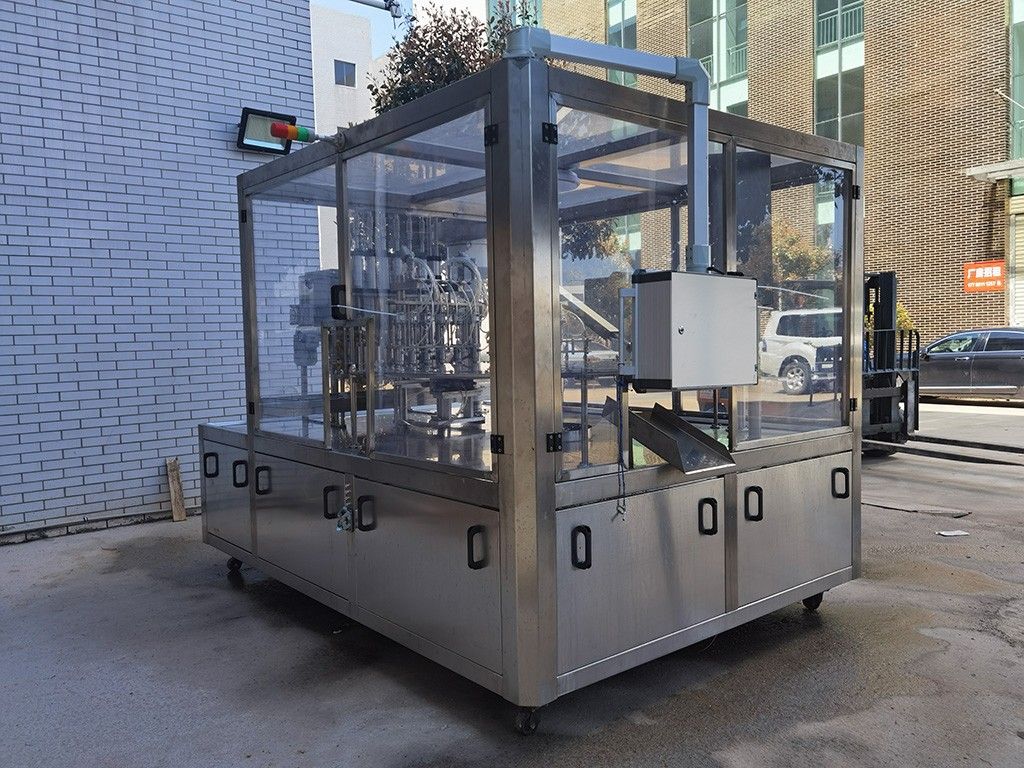 LG-620 斜嘴袋灌裝旋蓋機(jī)（?。?jpg